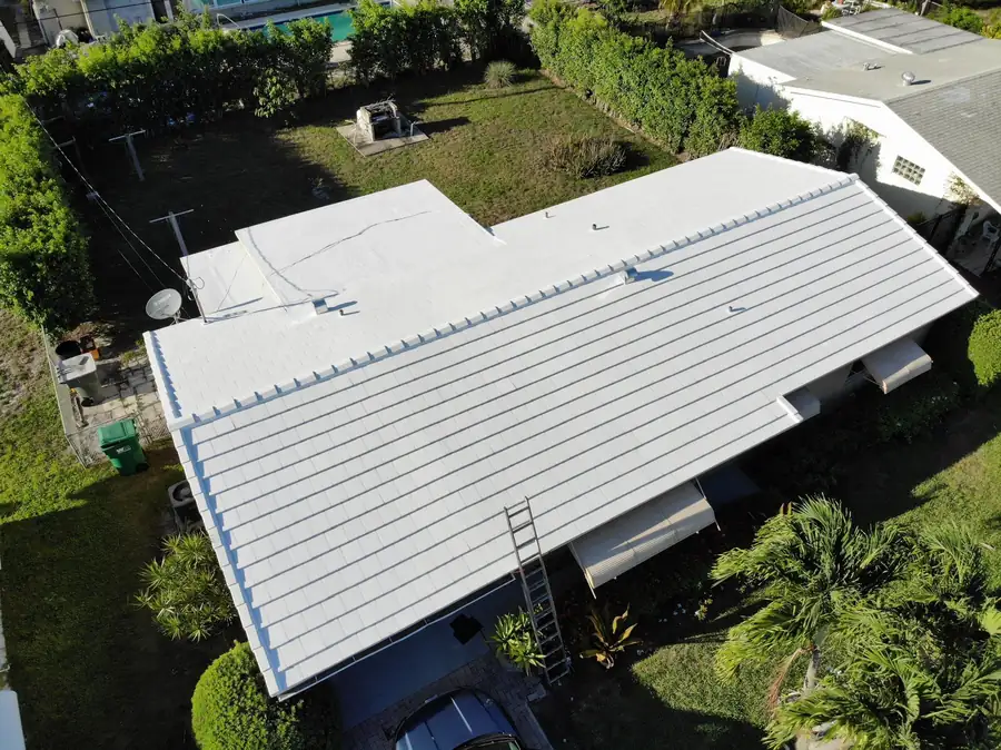 Saxony 900 White in West Palm Beach