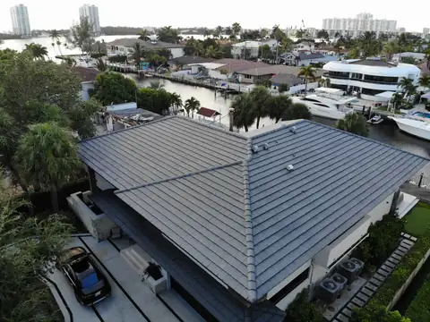 Saxony 900 Midnight black with black antique in North Miami Beach Saxony 900 Midnight black with black antique in North Miami Beach