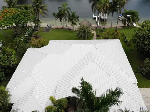 Aluminum White — Metal roof in Miami