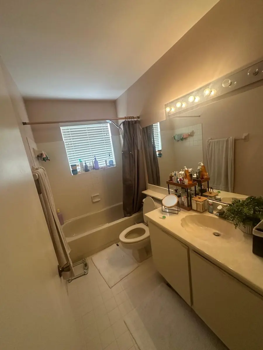Tub-and-curtain bathroom before the remodel
